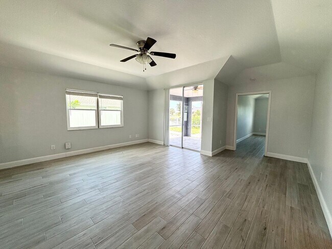 Building Photo - 1324 SE 6th Ave