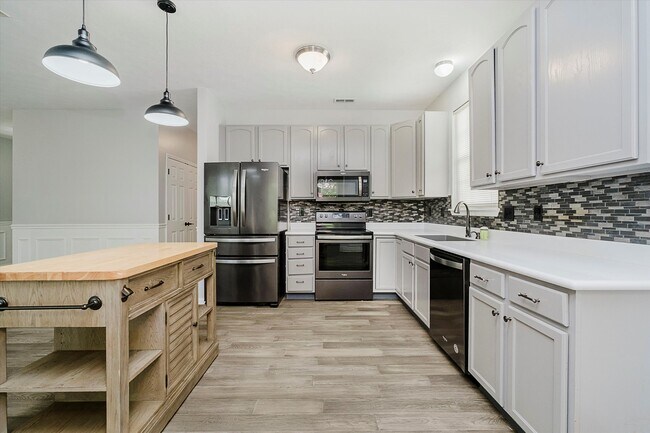 Building Photo - 9413 N Bayfield Dr