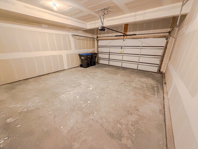 Building Photo - 1601 Elsie Jean Trl