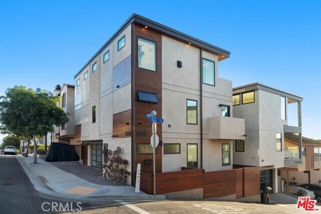 Building Photo - 232 30th Pl