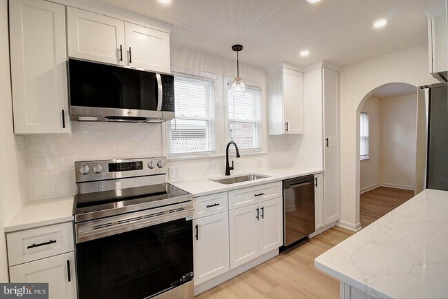 Primary Photo - 412 Lee Pl