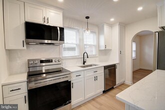 Building Photo - 412 Lee Pl