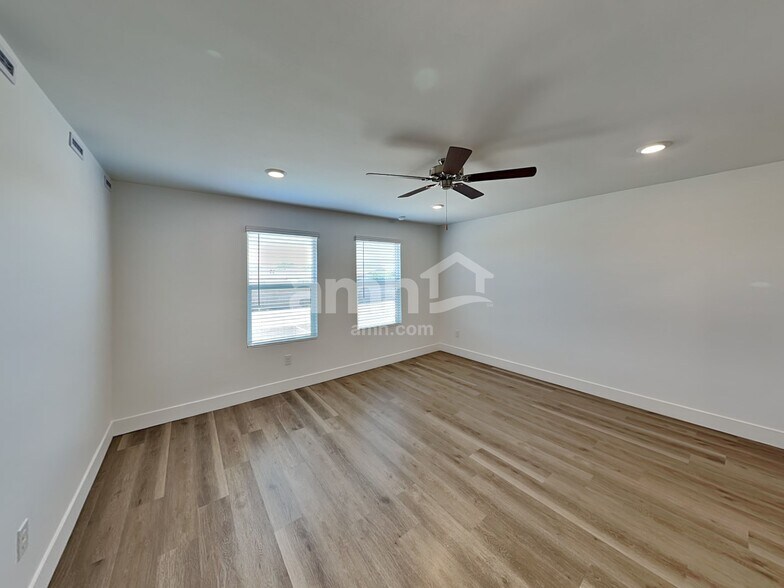 Building Photo - 9644 Harkes Dr