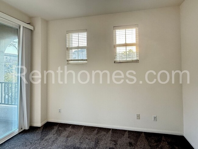 Building Photo - 6473 Terraza Portico