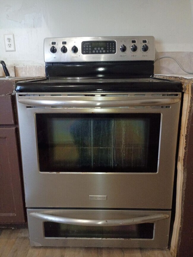 Building Photo - 705 S Van Buren St