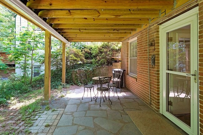 Building Photo - Pet-Friendly Fry's Spring Basement Apartment