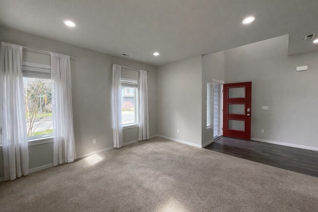 Building Photo - Spacious 4-Bedroom Home with Balcony and Fenced Yard in Marysville
