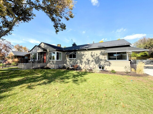 Building Photo - 1023 E Millbert Ave