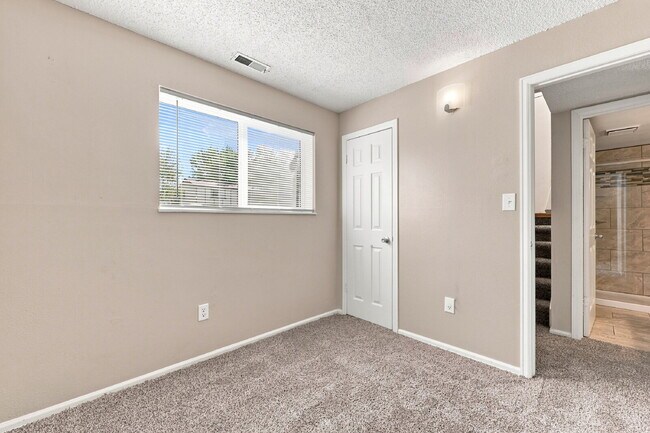 Building Photo - $1,895.95 3-bed, 1.5-bathroom located in Colorado Springs with a washer and dryer.