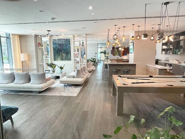 Building Photo - 650 NE 32nd St