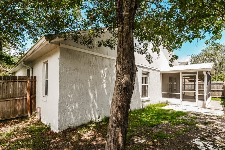 Building Photo - 424 Lancers Dr