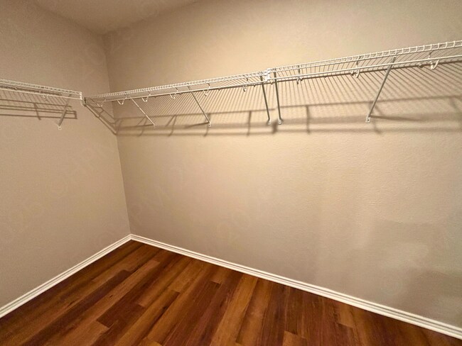 Building Photo - 10330 Gibbons Creek