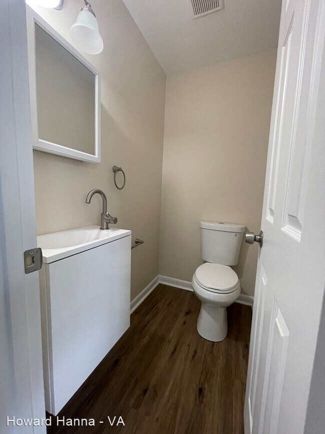 Building Photo - 3 br, 2.5 bath House - 8535 Devon Street