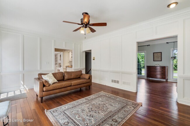 Building Photo - 305 Lake Forest Pkwy