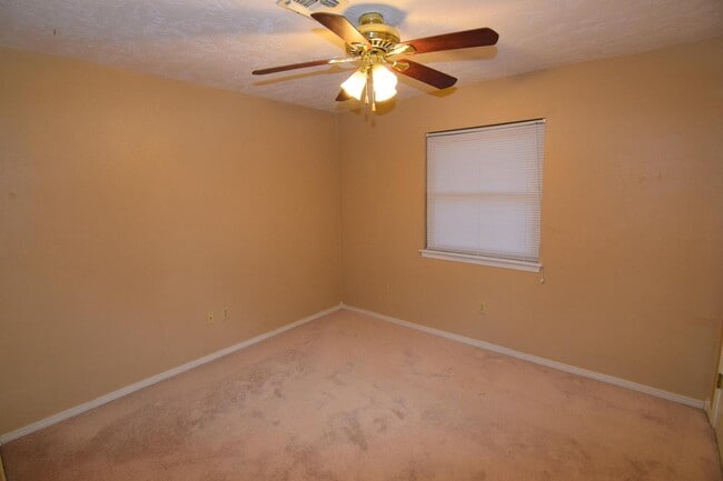 Building Photo - PETS NEGOTIABLE WITH HOMEOWNER APPROVAL!!