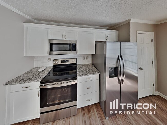 Building Photo - 242 Julian Pond Ln