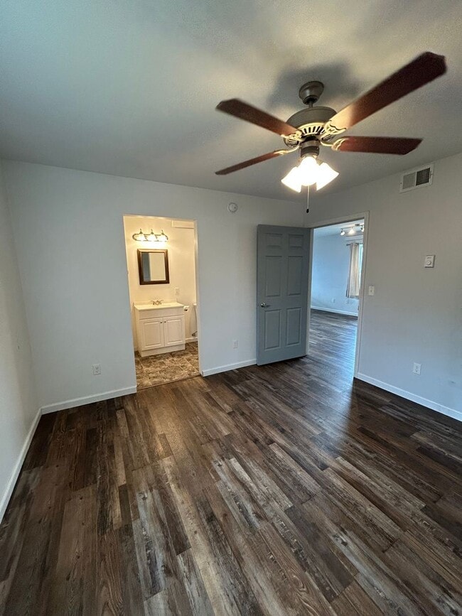 Building Photo - 11 Mullin St