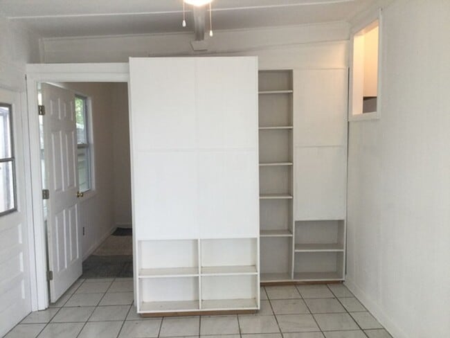 Building Photo - 2 Bedroom 1 Bath Home Located in Seaside R...