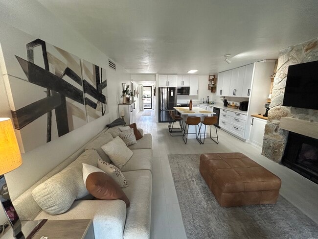 Building Photo - 16530 Club Blvd