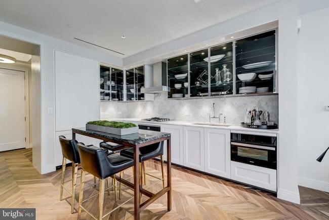 Building Photo - 300 International Drive