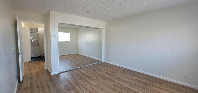 Building Photo - 623 N Juanita Ave