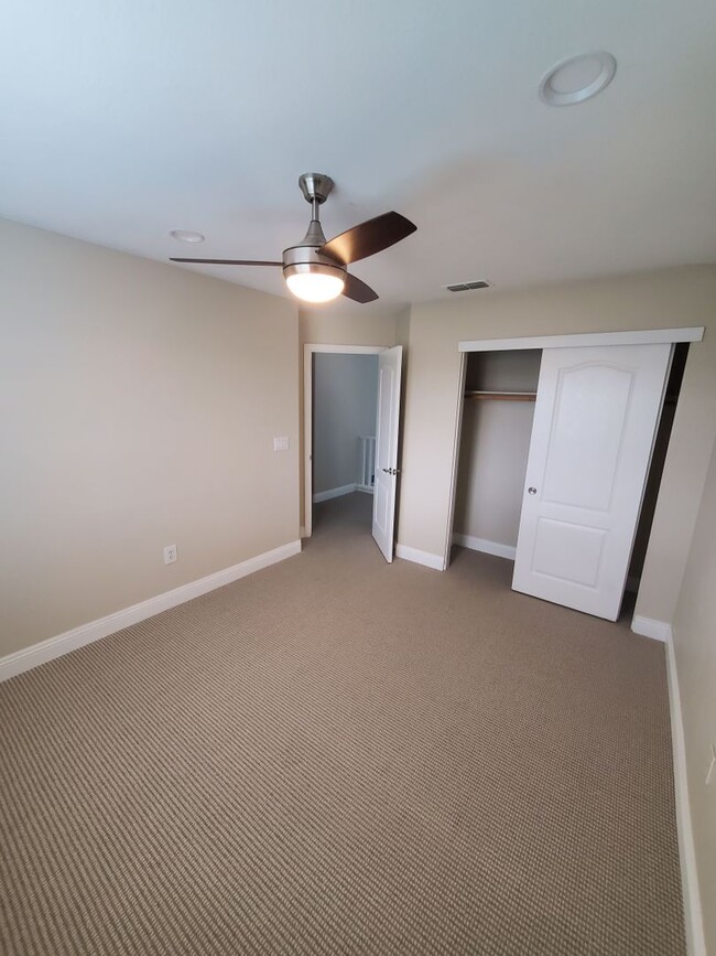 Building Photo - 4 Bedroom home in Elk Grove