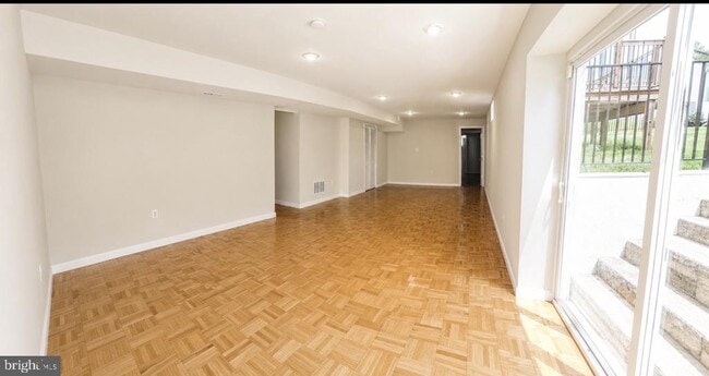 Building Photo - 29 Palace Ln