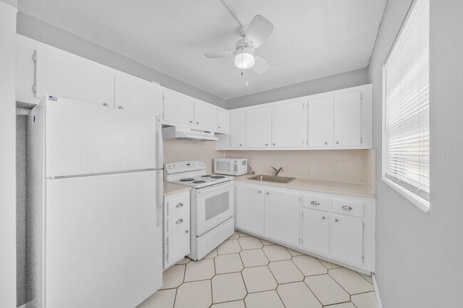 Building Photo - 308 Fanshaw H