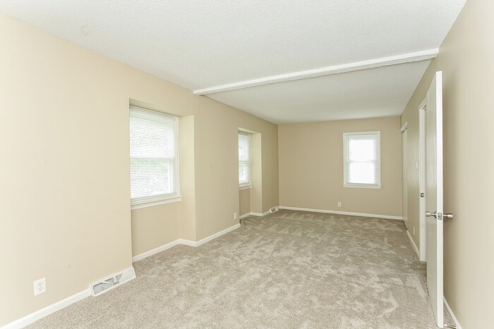 Building Photo - 1808 Forsythia Dr