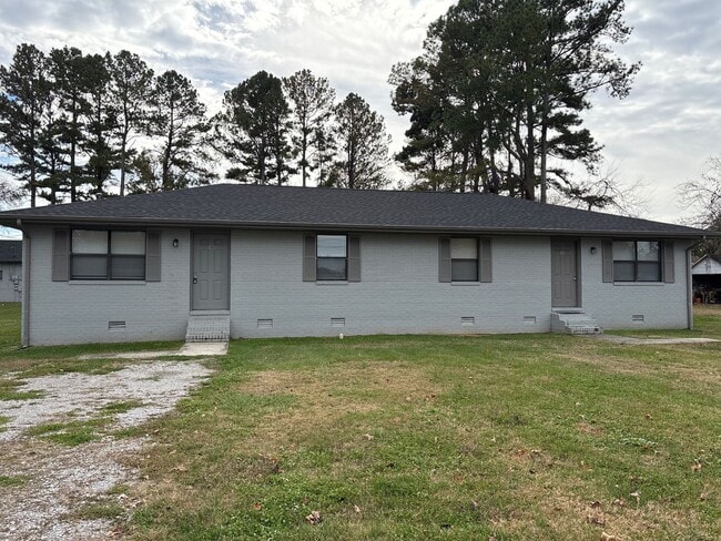 Primary Photo - Freshly Renovated Duplex in Manchester!