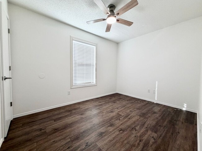 Building Photo - ***5905 B Sara Street***