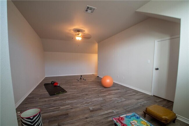 Building Photo - 7905 Rancho Vista Blvd E