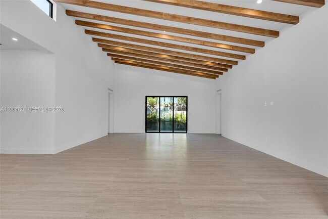 Building Photo - 3905 SW 5th St