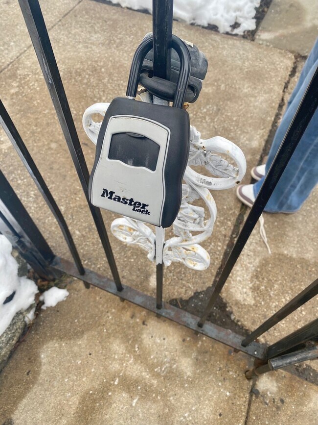 Building Photo - 5225 W Deming Pl