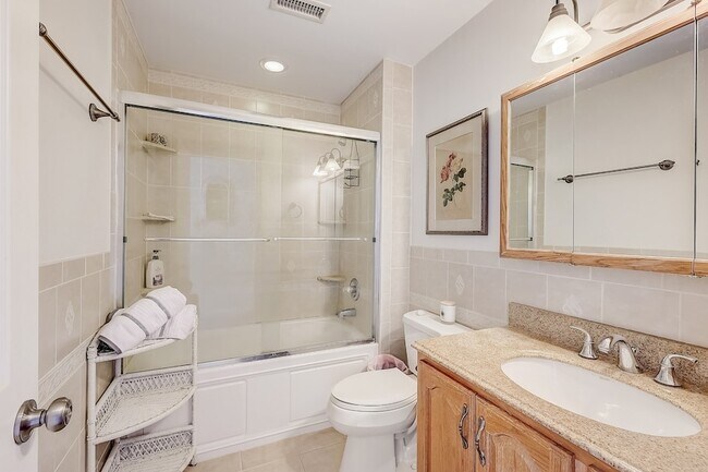 Building Photo - 8745 Old Charlotte Pike