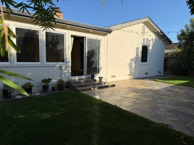 Building Photo - 3415 Isherwood Pl