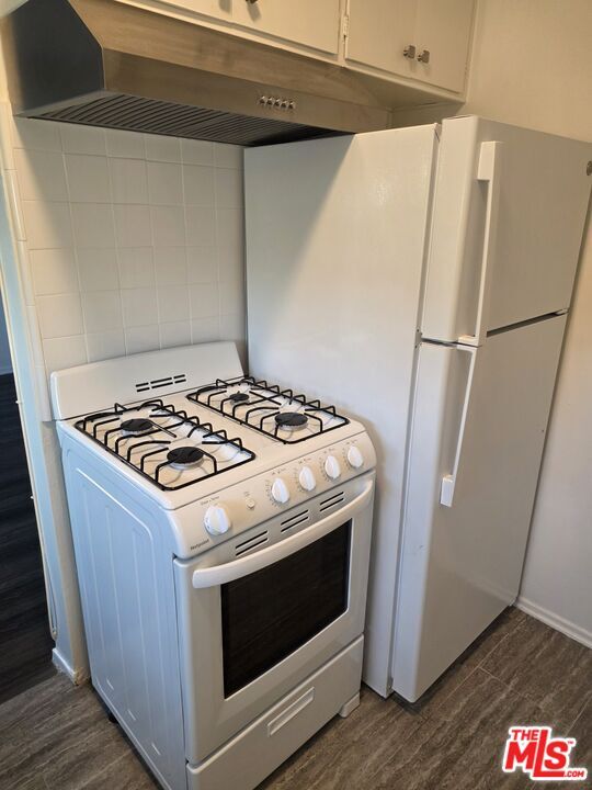 Building Photo - 1833 N Edgemont St