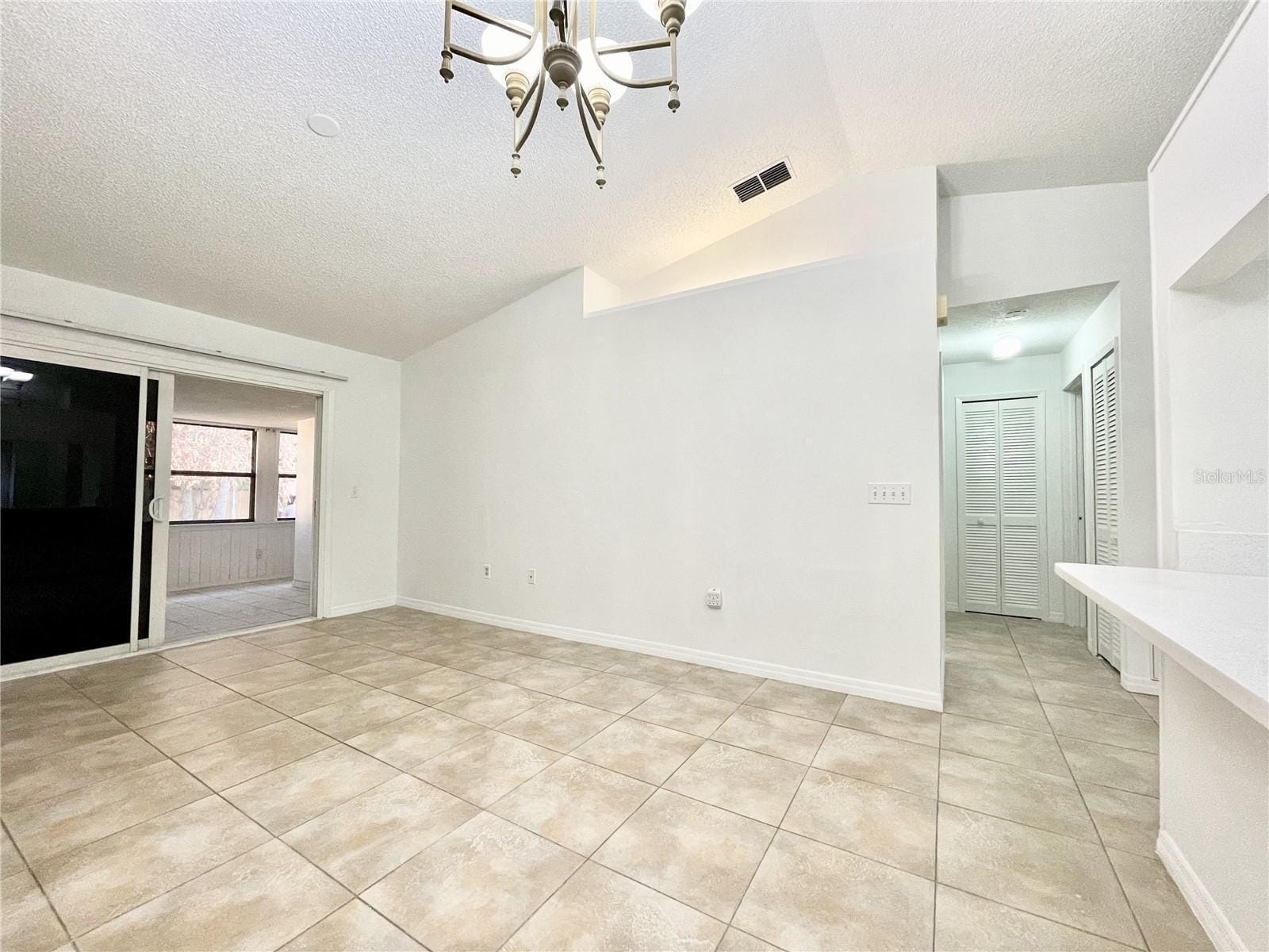 Building Photo - 9816 River Crest Ct