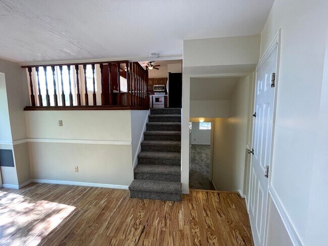 Building Photo - Great 4 Bed/3 Bath home in Layton