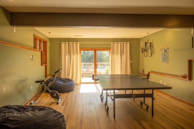 Building Photo - Avon Crest Niskayuna