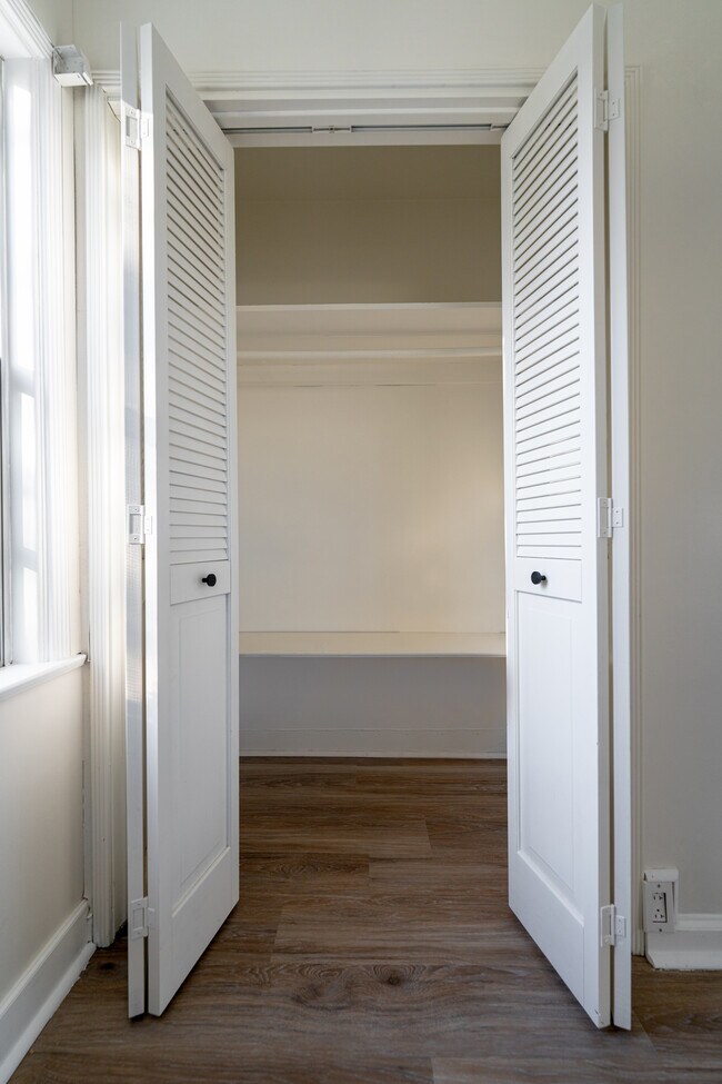 Building Photo - 233 W 64th St