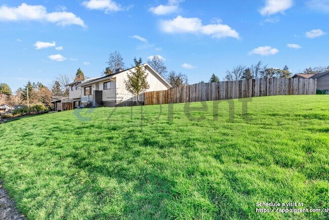 Building Photo - 7640 SW Whitford Dr