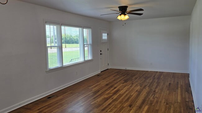 Building Photo - 412 N Houston Lake Blvd