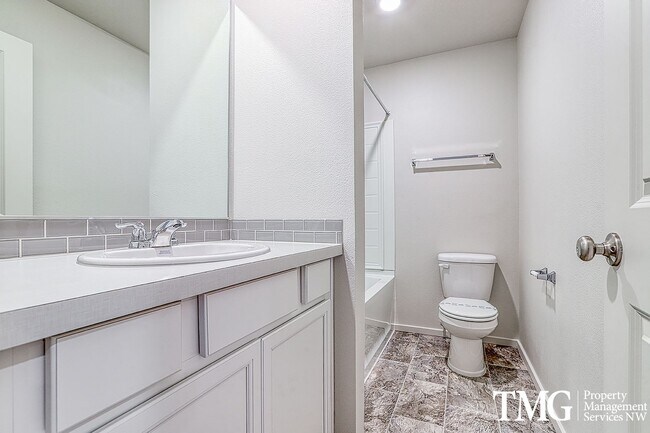 Building Photo - 3 Bed 2.5 Bath Townhome on a Corner Lot in...