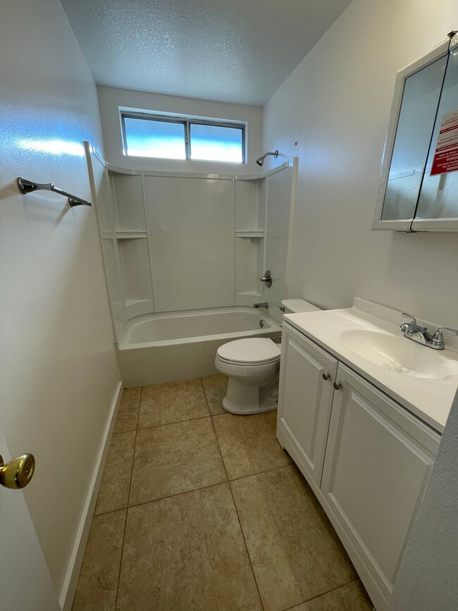 Building Photo - 1028 Grackle Ct