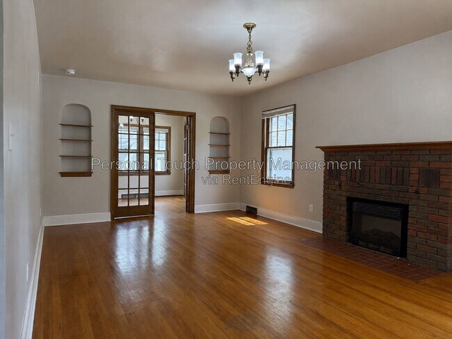 Building Photo - 704 8th St S
