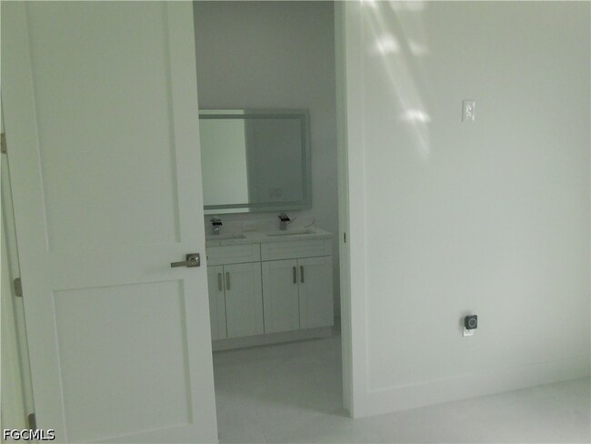 Building Photo - 320 Poplar St