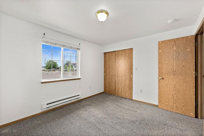 Building Photo - Ewert 3010