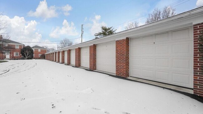 Building Photo - 1810 Northwest Ct