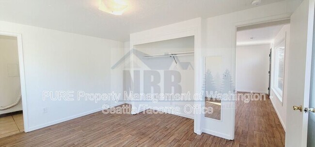 Building Photo - 10522 Addison St SW